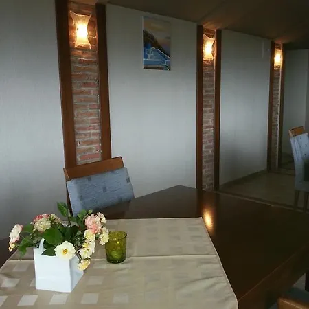 호텔 Sea View Family 크레네보